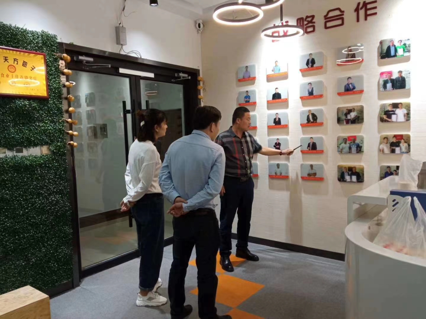 歡迎合肥陳先生張女士來濟(jì)南總部考察