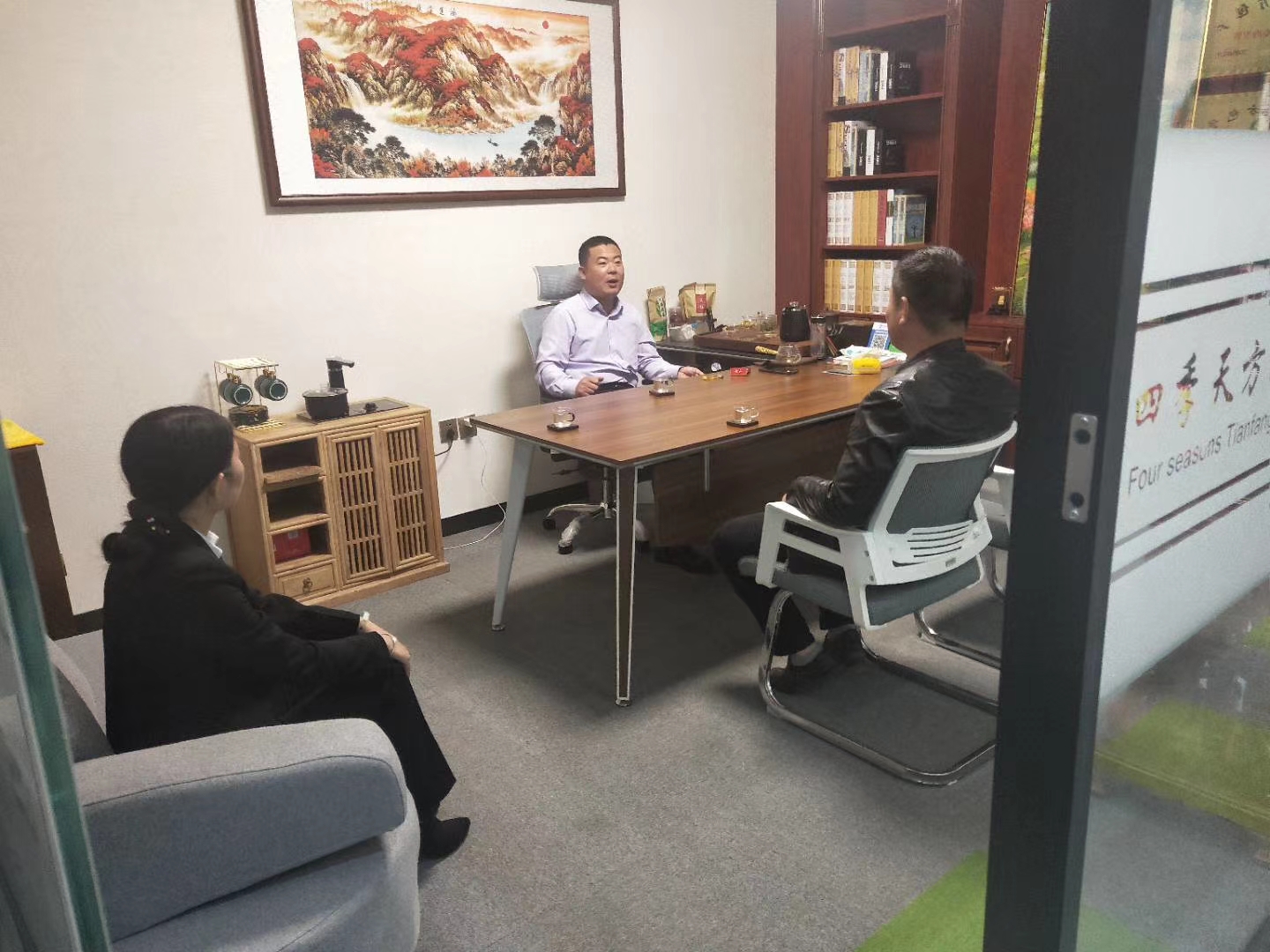 歡迎河南信陽奚先生來總店考察